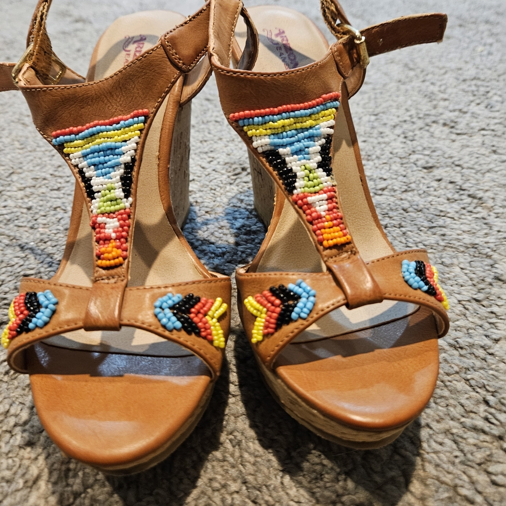 Arizona Jean Company Brown Beaded Wedges